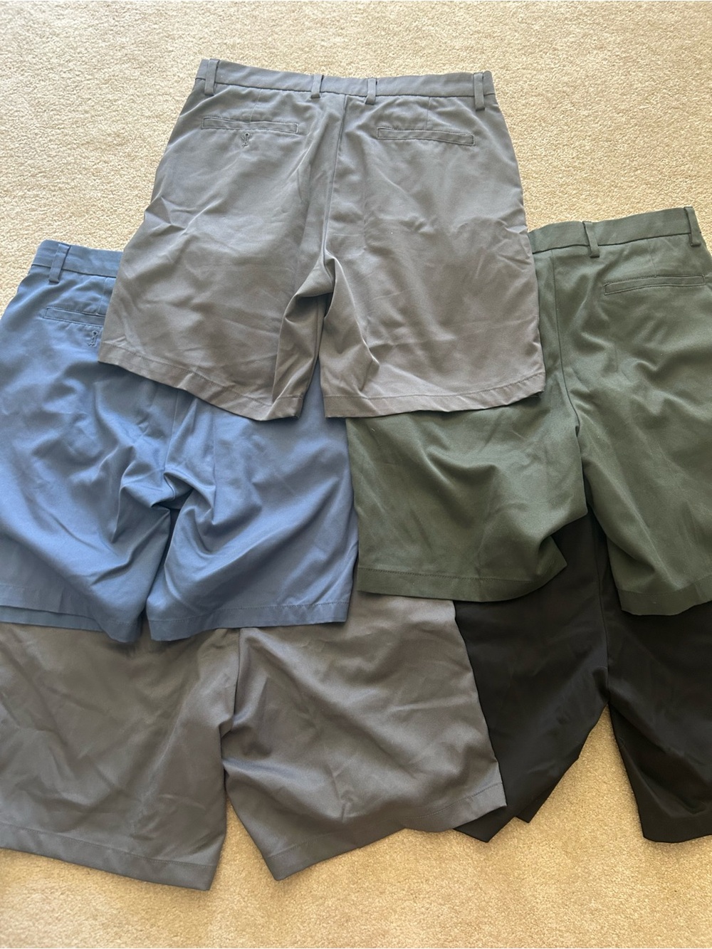 Amazon Essentials Men's Golf Shorts — Black, Olive, Light Blue, Gray x2 - Picture 2 of 7